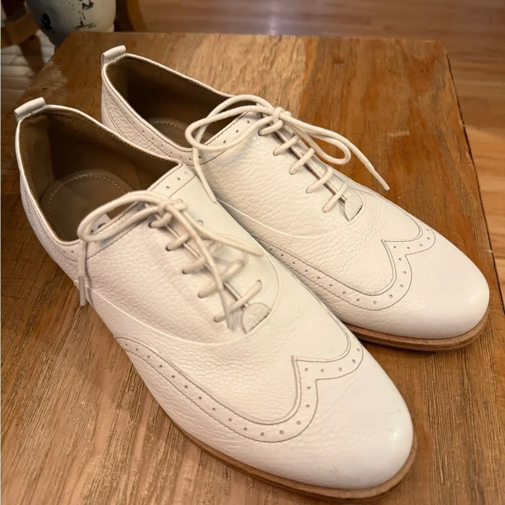 ECCO Classic White Leather Brogues excellent condition look at bottoms!